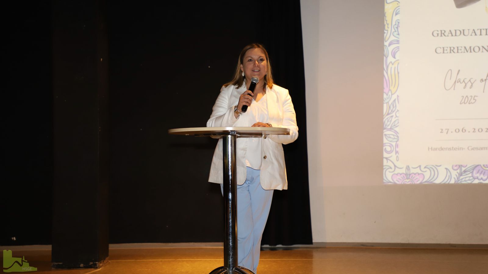 Glanzvoller Abschied: Zeugnisübergabe und Party zum Abschluss der Schulzeit